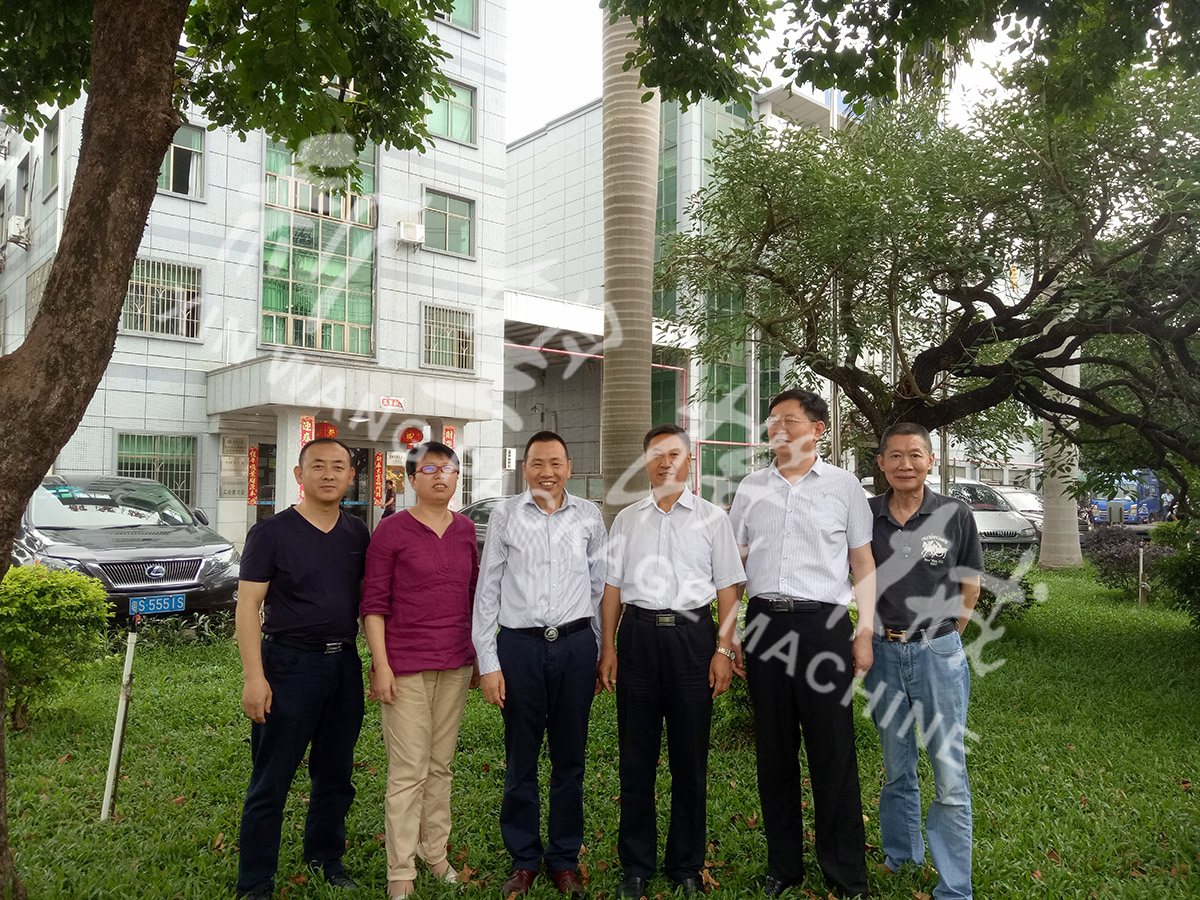 總裝備部劉思剛少將、新華社李建琦博士一行蒞臨新望公司考察指導(dǎo)